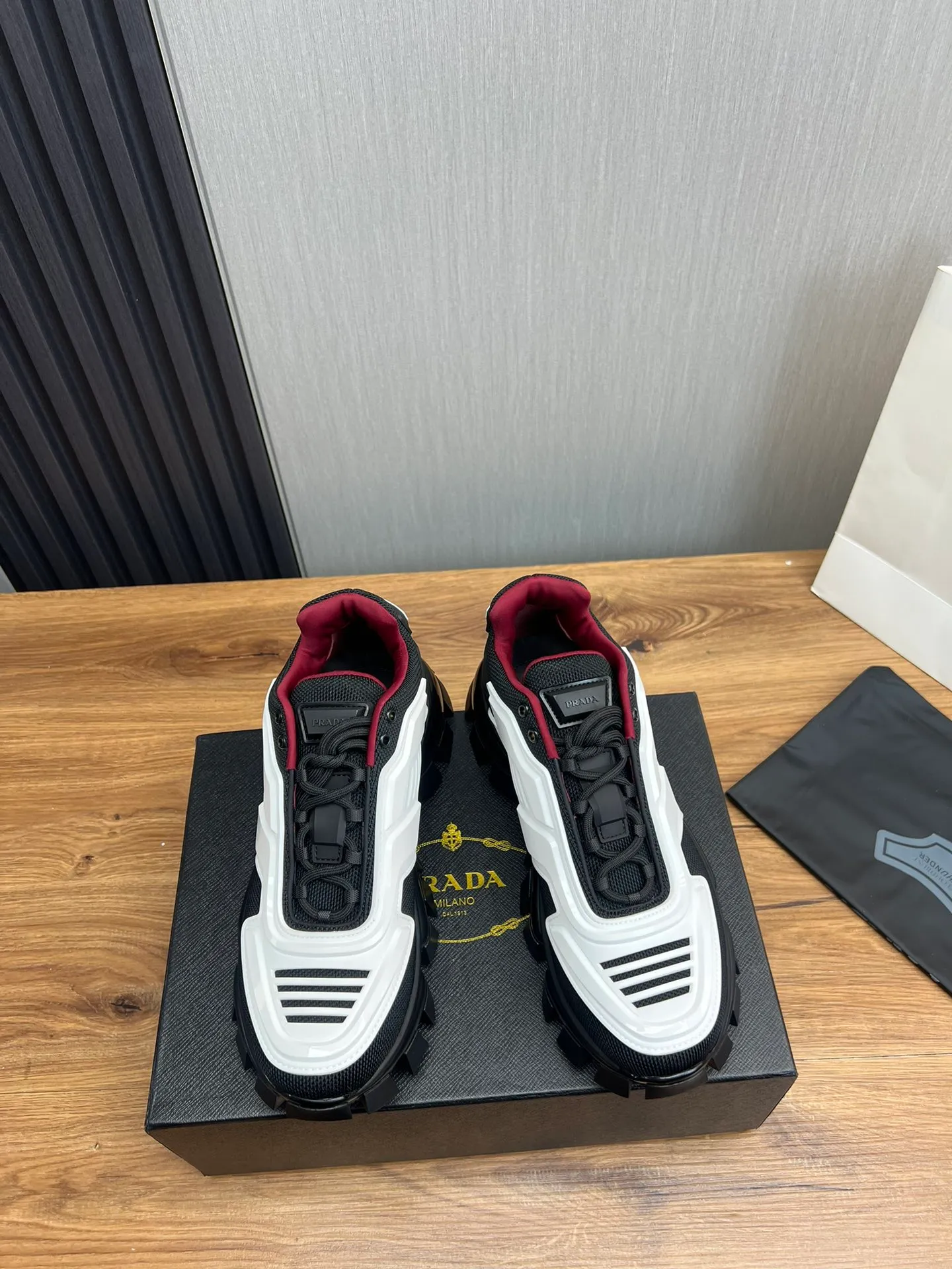Men's shoes 💰620💰 [PRADA] Popular thick-soled shoes for couples 👩‍❤️‍👨 Available all year round ✔️Official website synchronization Original fly-knit film fabric + cowhide lining, 1⃣️ to 1⃣️ replica, original sole, 36-45 (45 made to order, non-refundable)